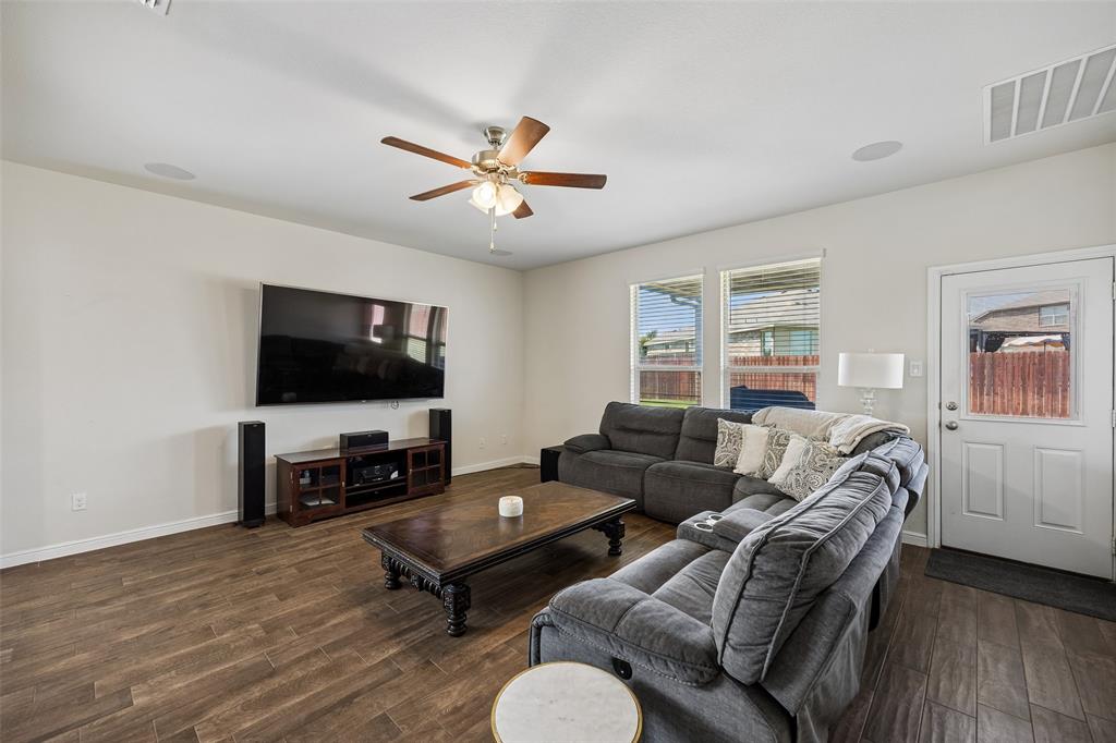 523 Harbor Drive Property Photo 2