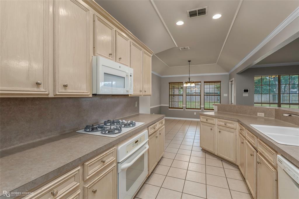 1025 Cressmont Street Property Photo 9