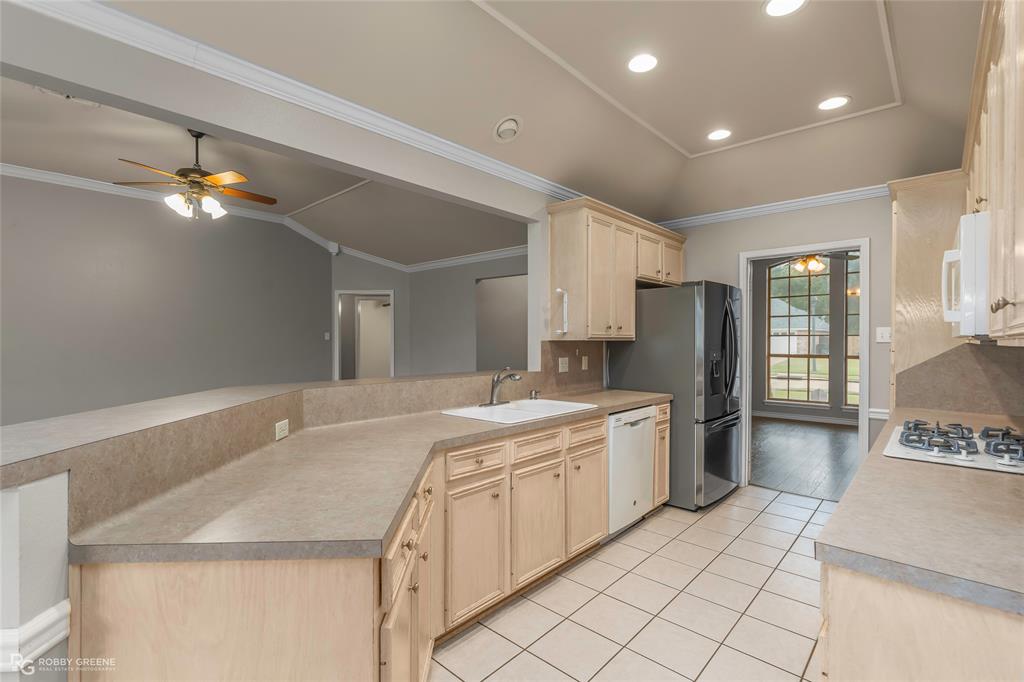 1025 Cressmont Street Property Photo 11