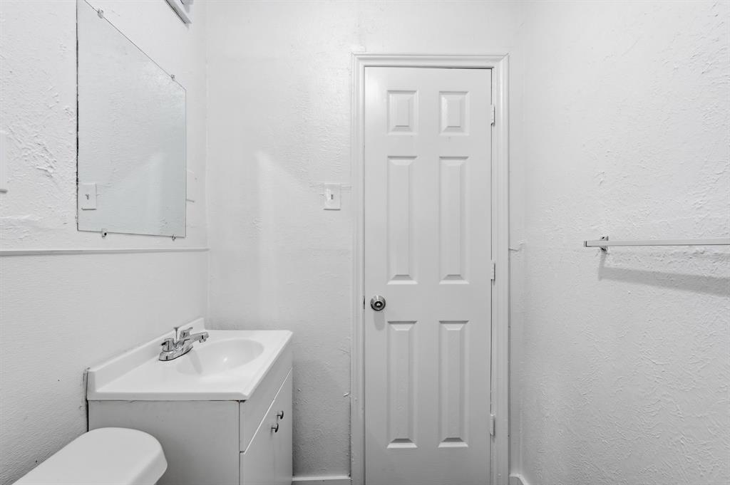 2212 Lea Crest Drive Property Photo 27
