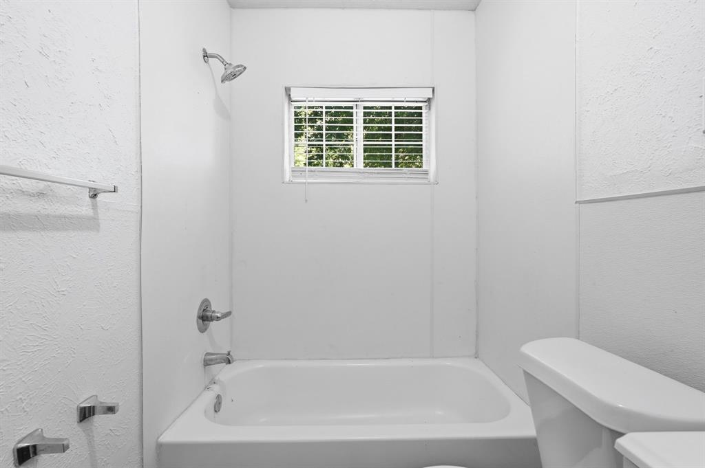 2212 Lea Crest Drive Property Photo 28