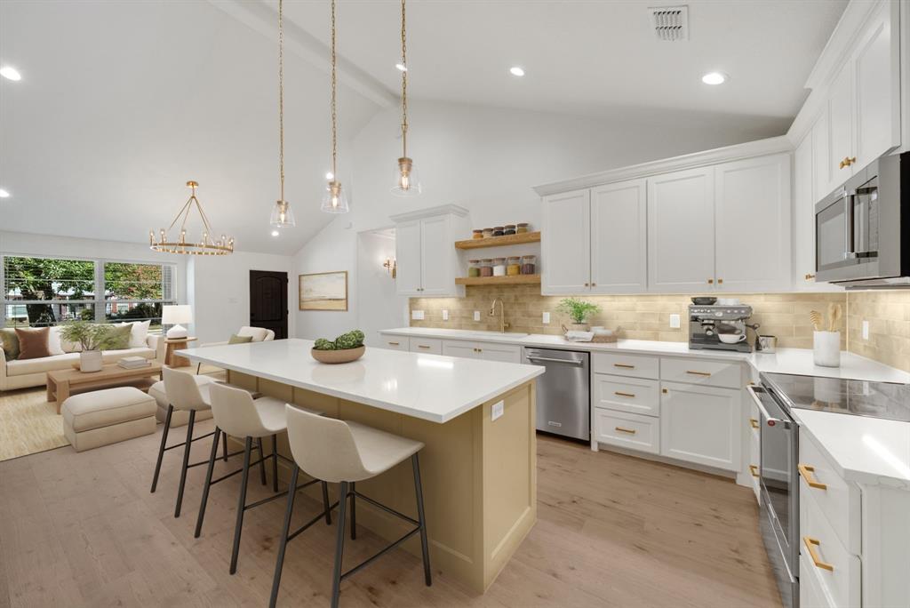 833 N Bailey Avenue Property Photo 1