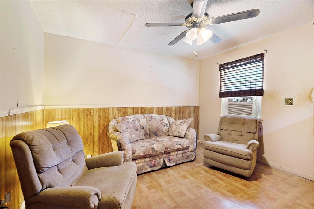 202 4th Street Property Photo 6