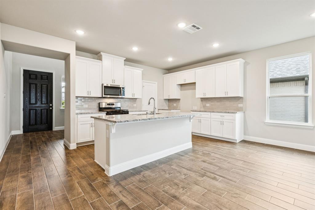 706 Rain Barrel Place Property Photo 6