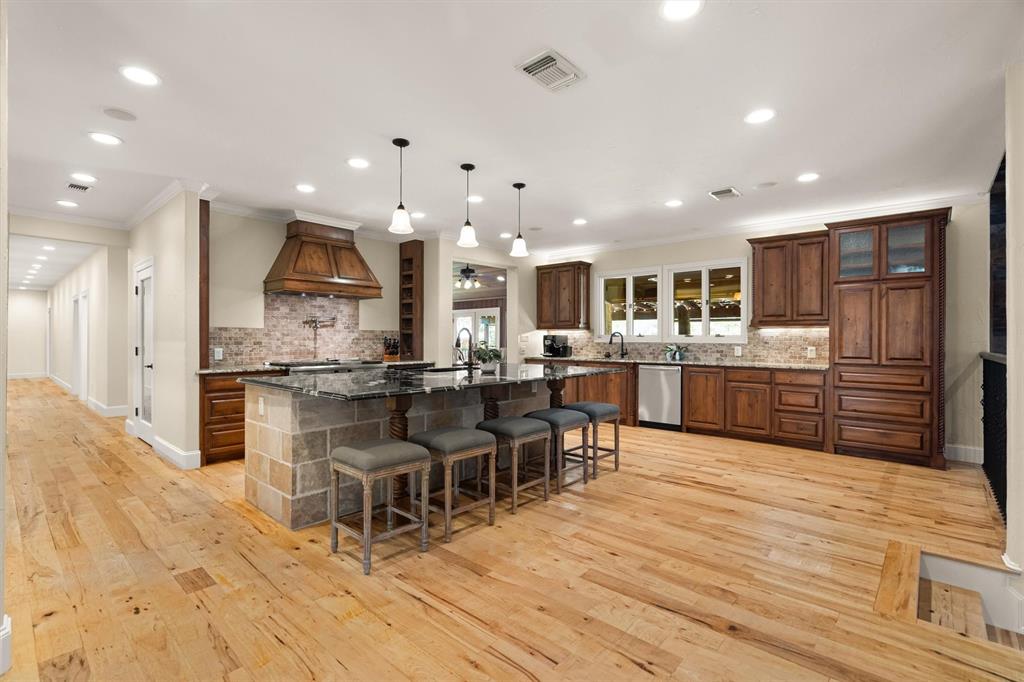 1011 Thornridge Court Property Photo 8