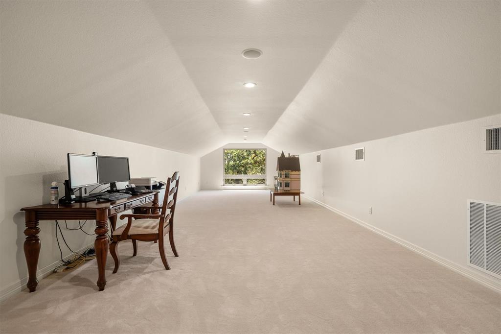1011 Thornridge Court Property Photo 23
