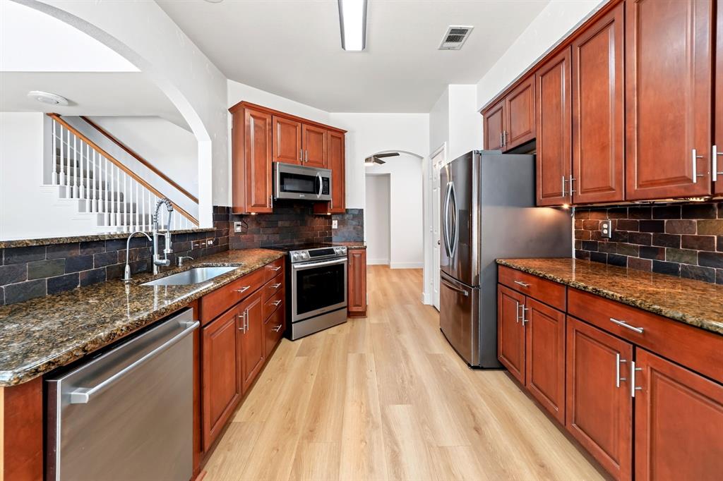 2917 Cedar Pass Court Property Photo 4