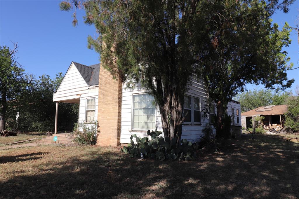1402 Avenue K Property Photo 4