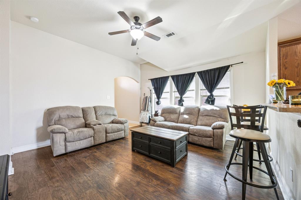 1601 Applegate Way Property Photo 2