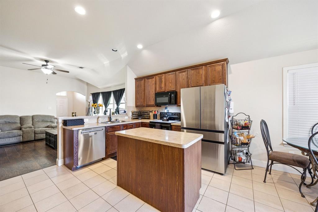1601 Applegate Way Property Photo 6