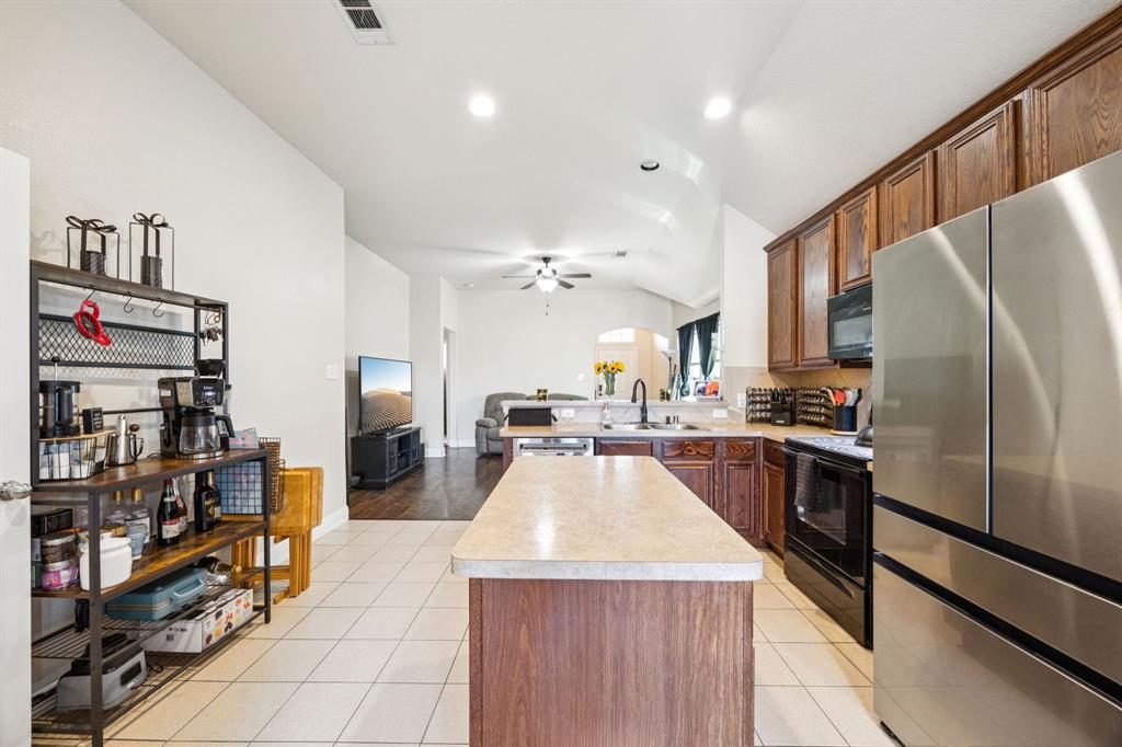 1601 Applegate Way Property Photo 8
