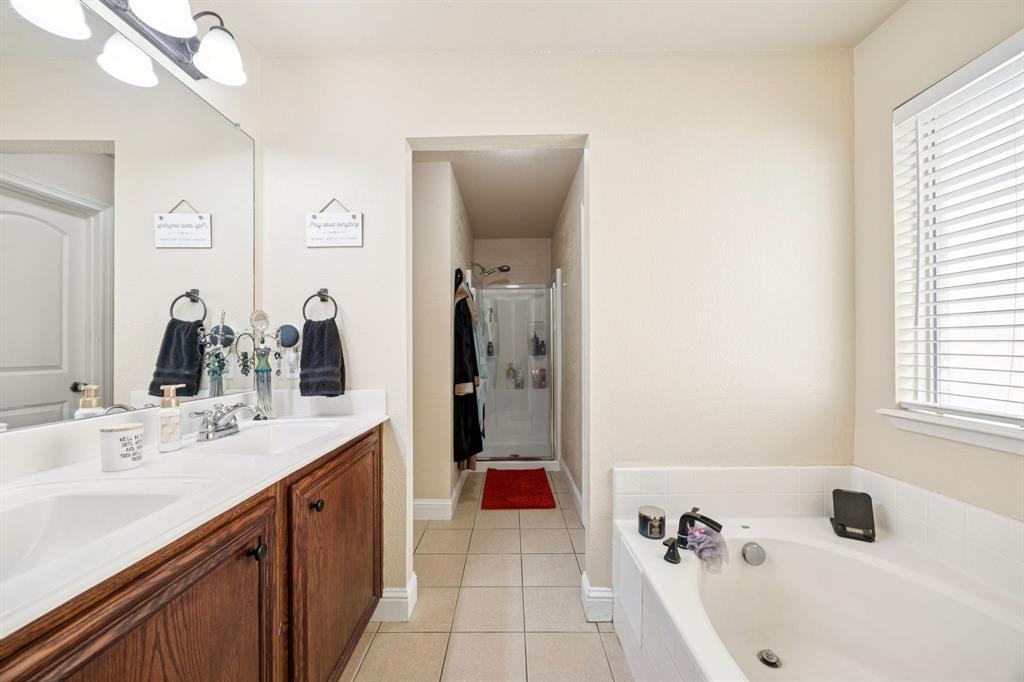 1601 Applegate Way Property Photo 12