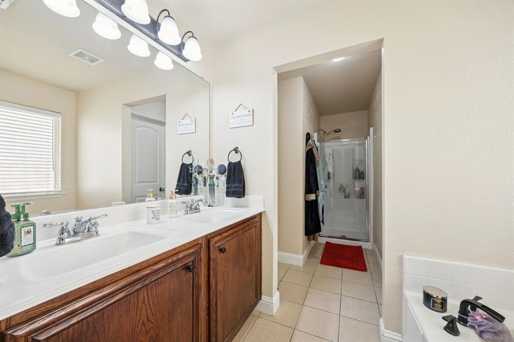 1601 Applegate Way Property Photo 14