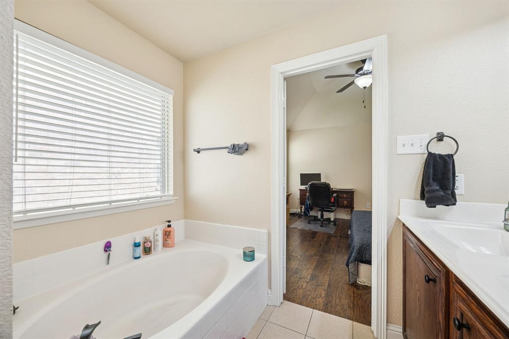 1601 Applegate Way Property Photo 15