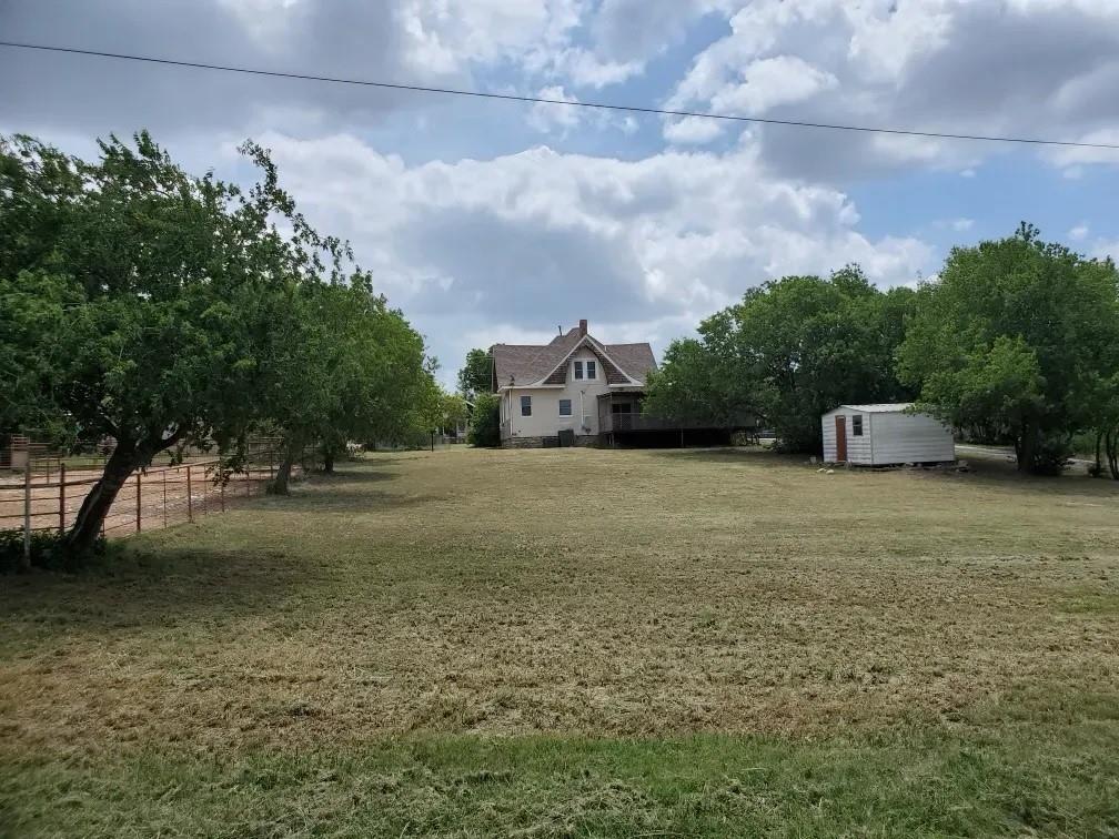 301 N Pettit Property Photo 1