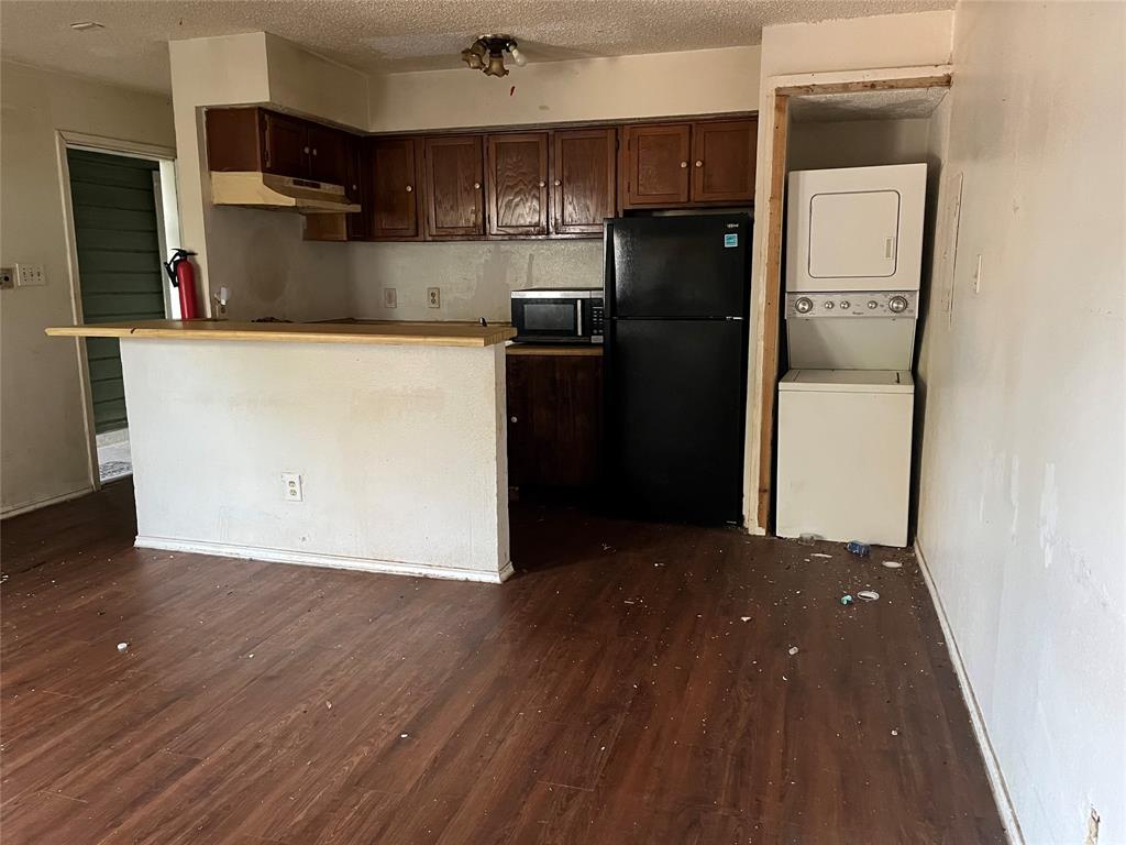 9823 Walnut Street 303 Property Photo 2