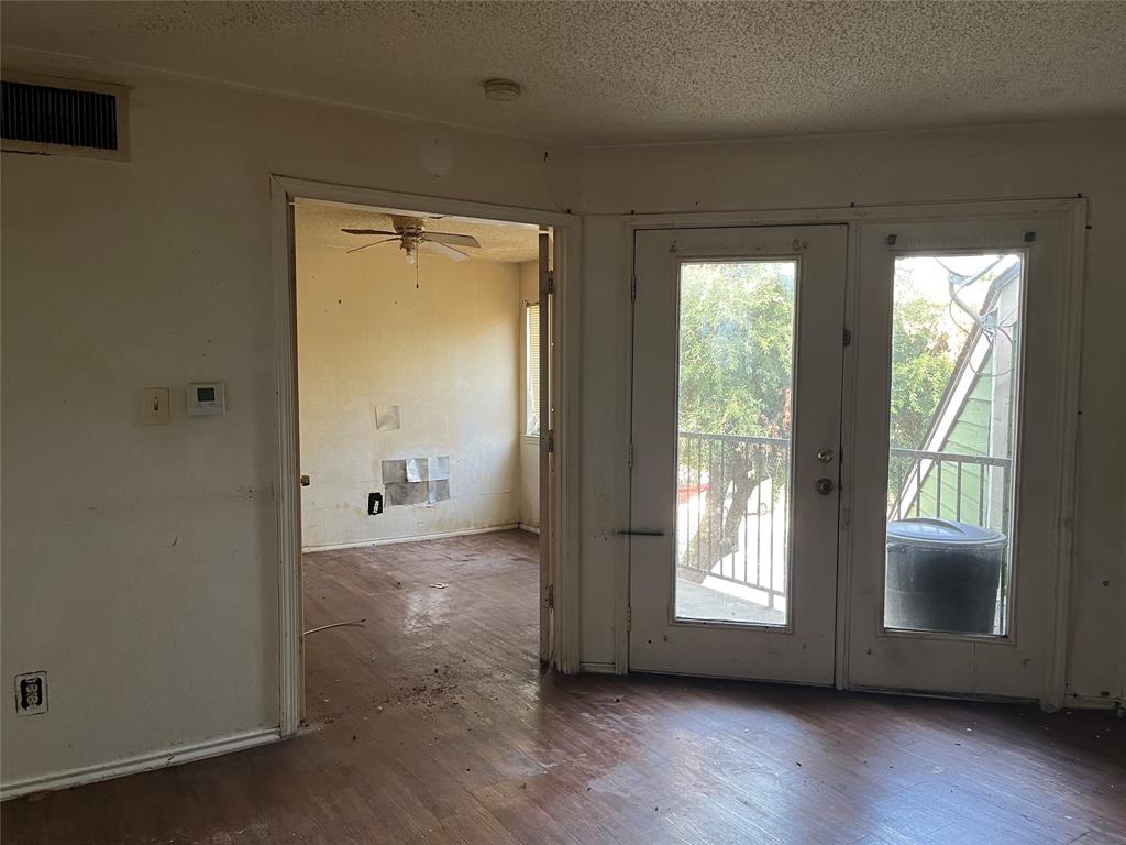 9823 Walnut Street 303 Property Photo 3