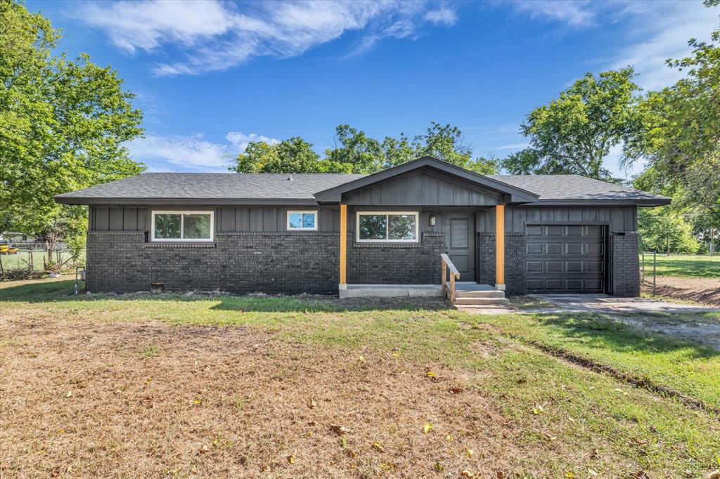 700 4th Street Property Photo 1
