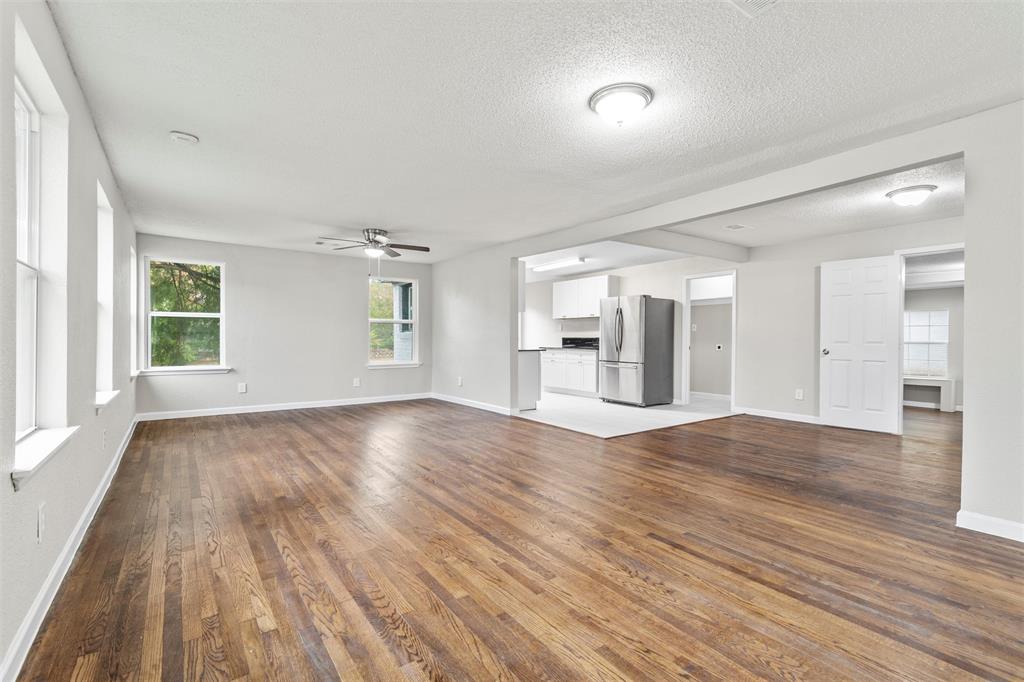 2336 Glencrest Drive Property Photo 2