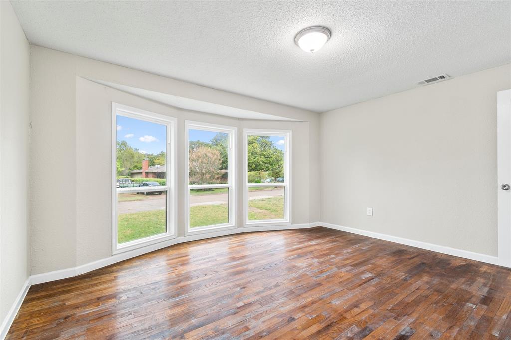 2336 Glencrest Drive Property Photo 12