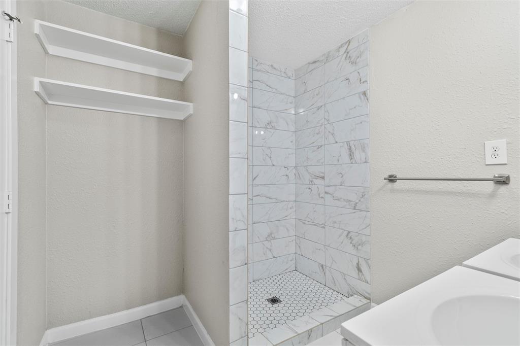 2336 Glencrest Drive Property Photo 16