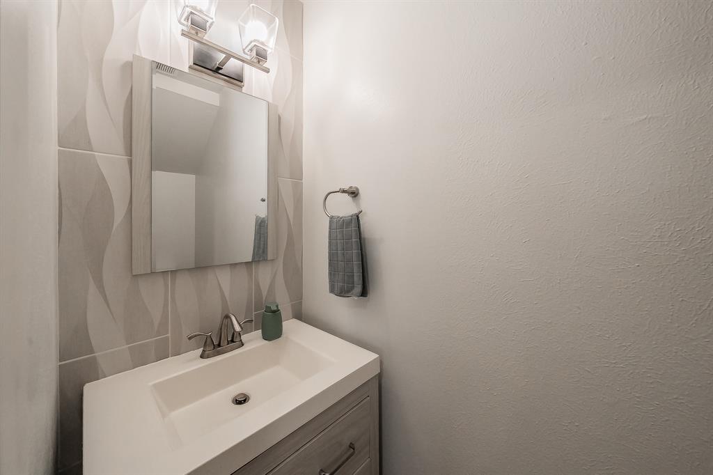 12816 Midway Road 2063 Property Photo 13