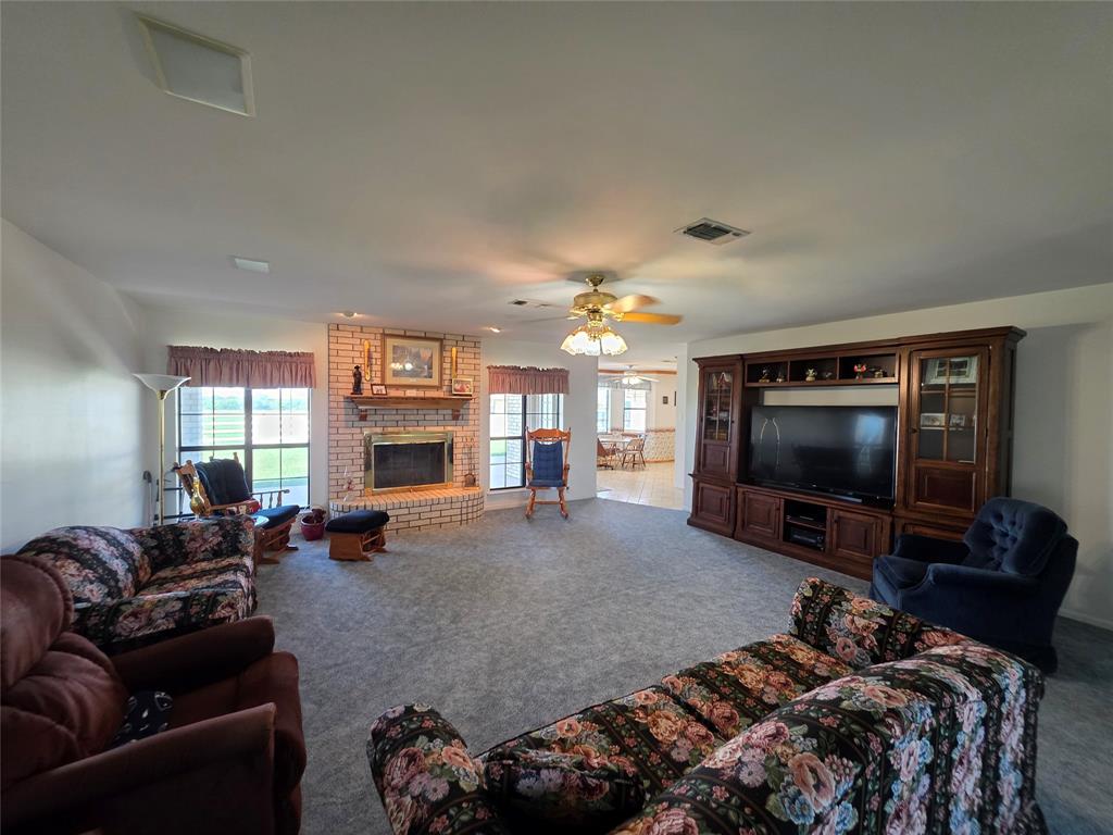 2195 Fm-585 Property Photo 9