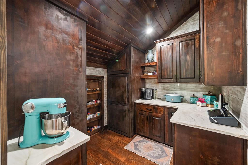 218 Fcr 1055 Property Photo 8