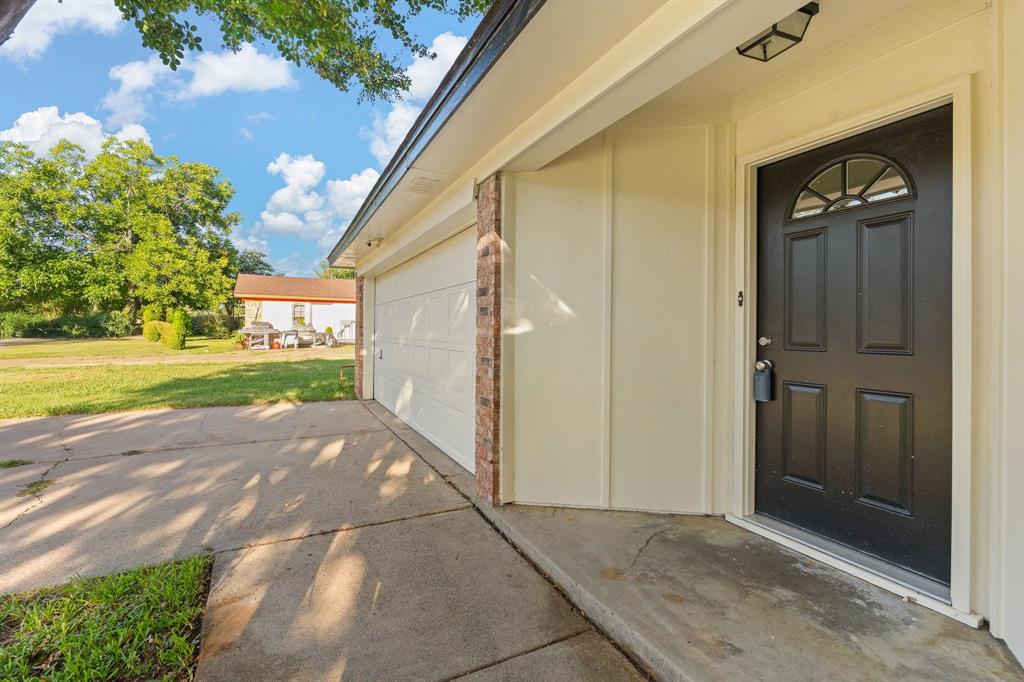 1206 Hemphill Drive Property Photo 4
