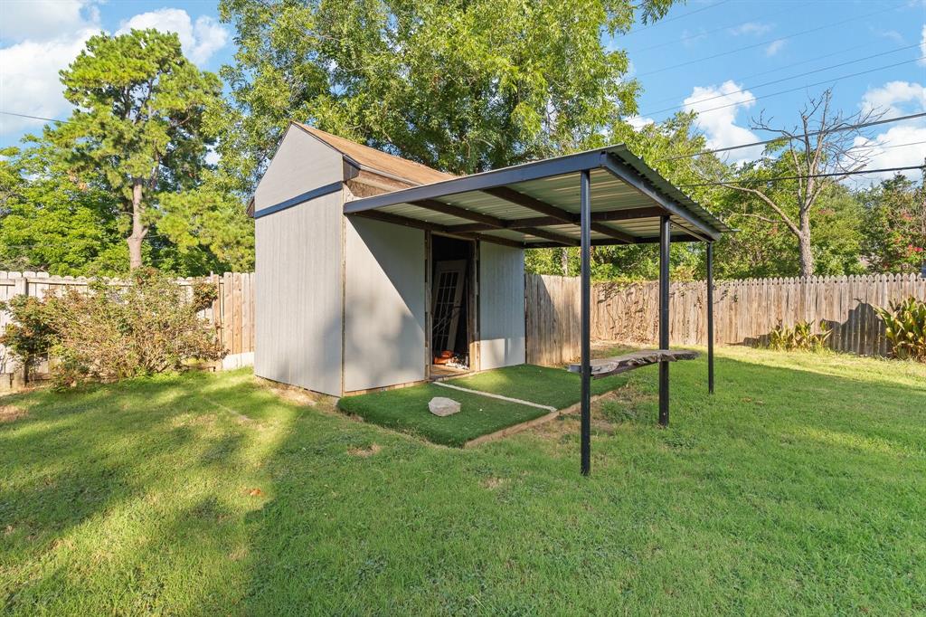 1206 Hemphill Drive Property Photo 25