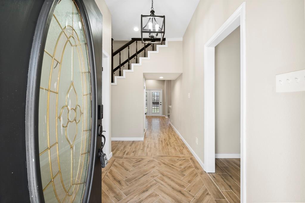 894 Tate Street Property Photo 3