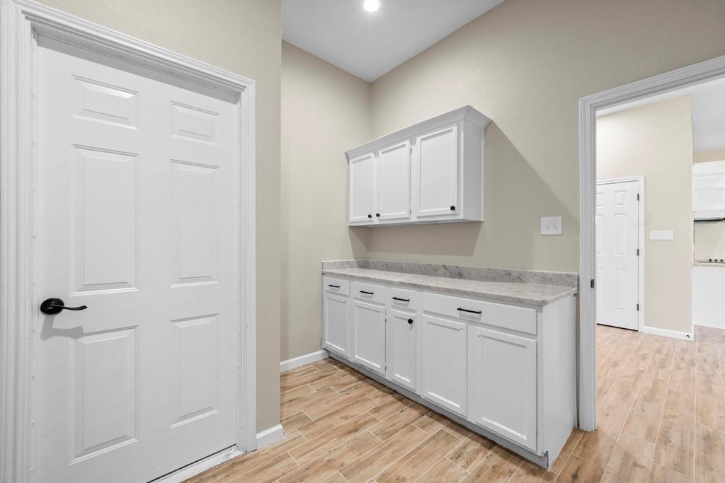 894 Tate Street Property Photo 16