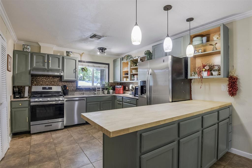 7028 Willis Avenue Property Photo 8
