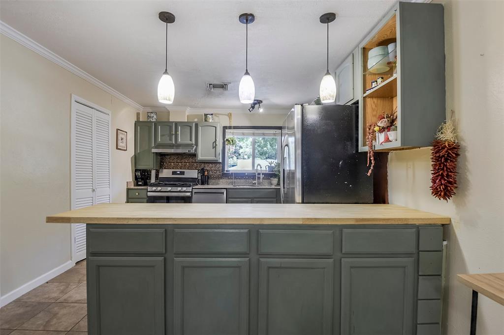 7028 Willis Avenue Property Photo 9