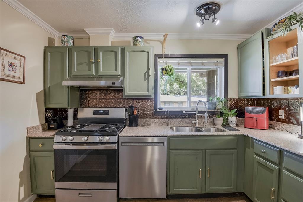 7028 Willis Avenue Property Photo 10