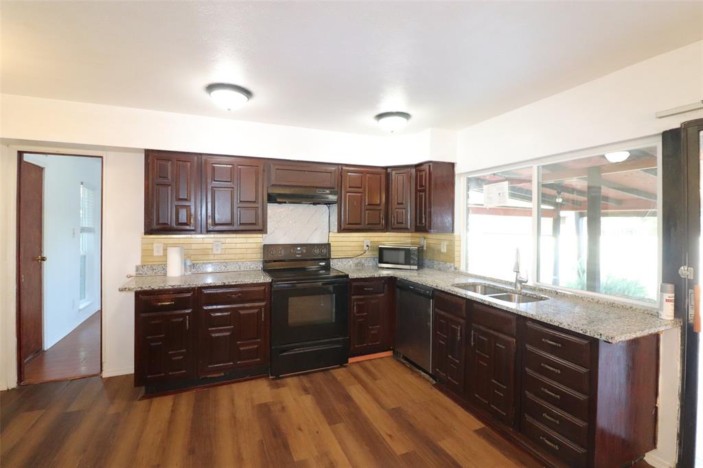 1504 Fair Oaks Drive Property Photo 6