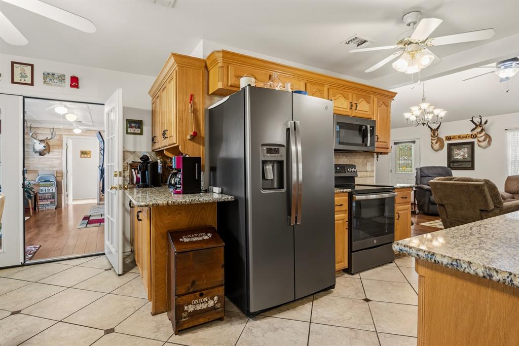 411 County Road 2127 Property Photo 10