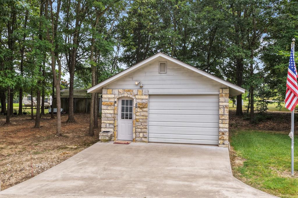 411 County Road 2127 Property Photo 27