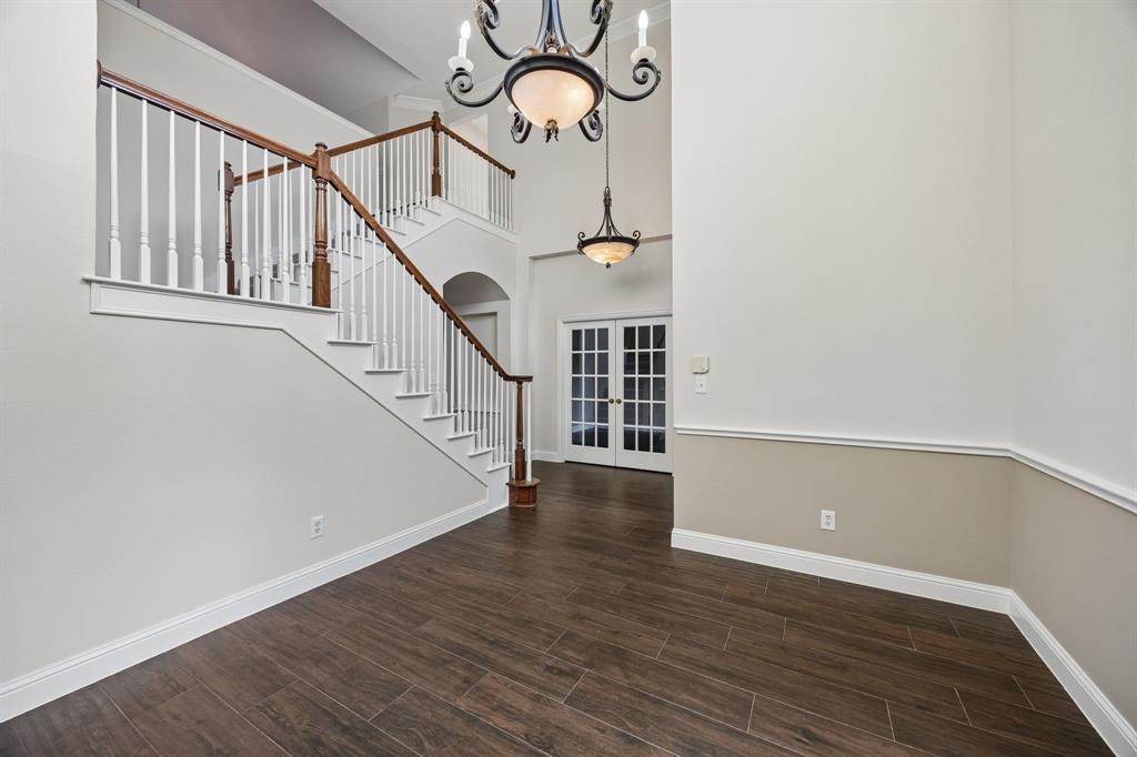2713 Greenview Drive Property Photo 8