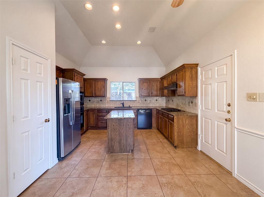 905 Ridgemont Drive Property Photo 2