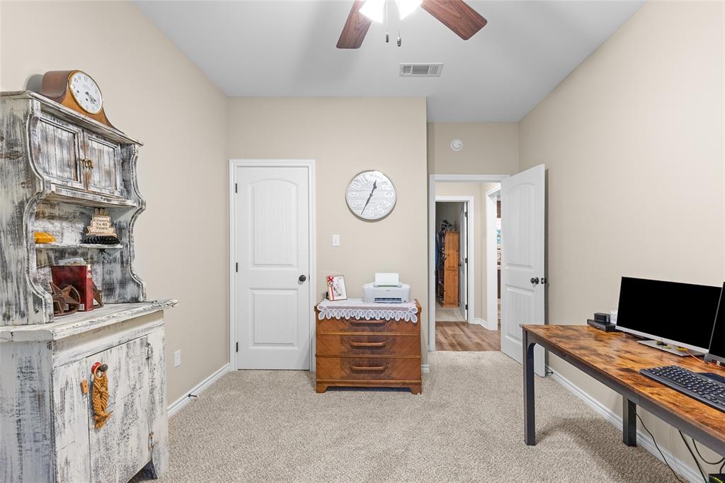 123 Oak Street Property Photo 10