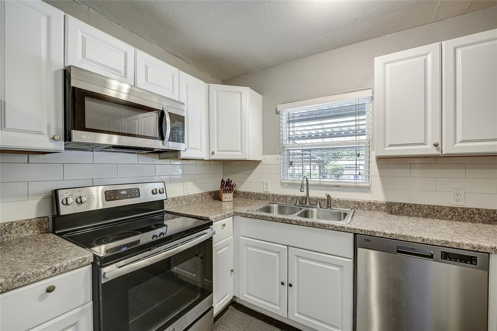 802 E Dallas Street Property Photo 6