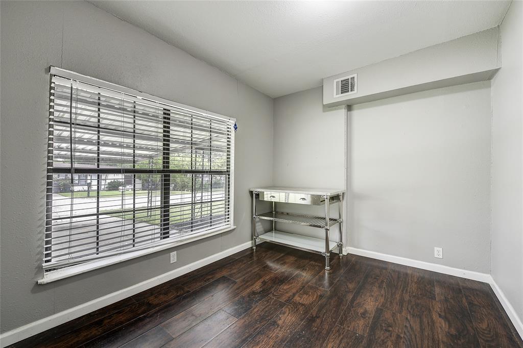 802 E Dallas Street Property Photo 7