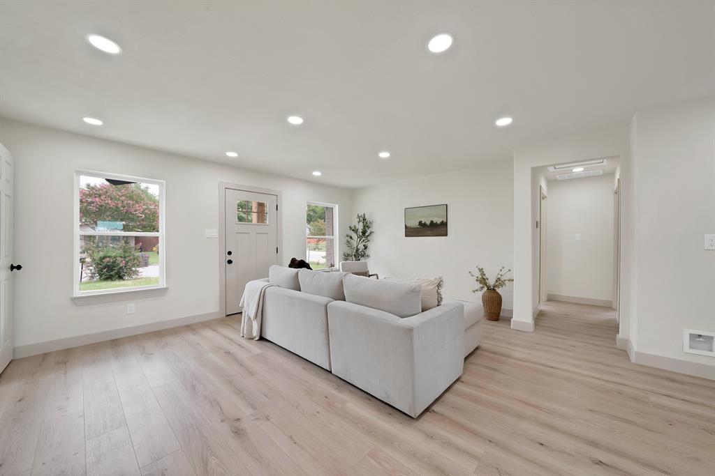 6729 Wallis Road Property Photo 8