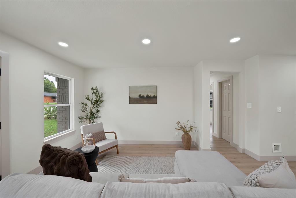 6729 Wallis Road Property Photo 9