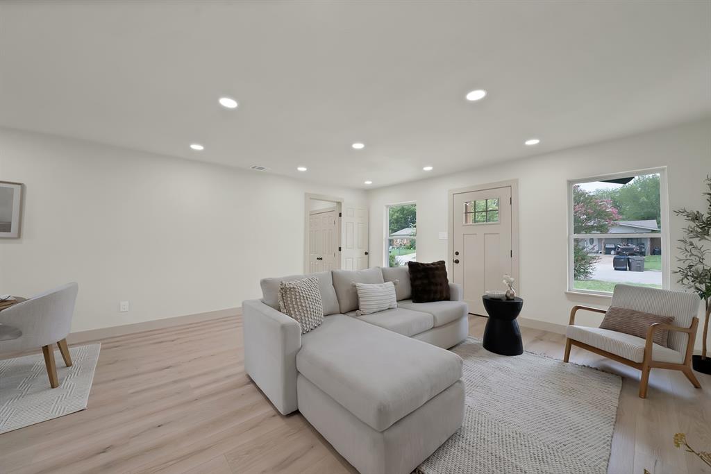 6729 Wallis Road Property Photo 10