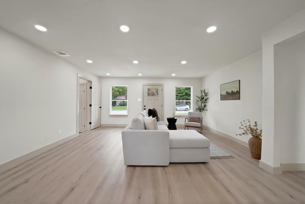 6729 Wallis Road Property Photo 11