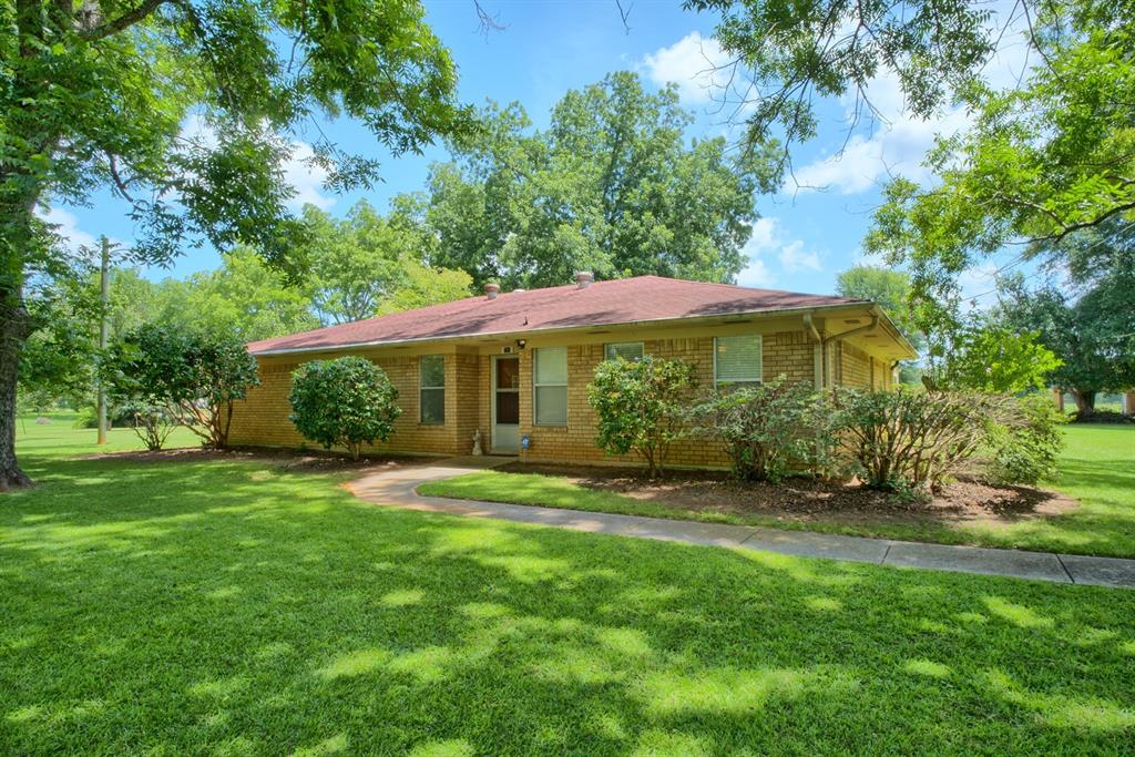 731 Pecan Estates Loop Property Photo 3