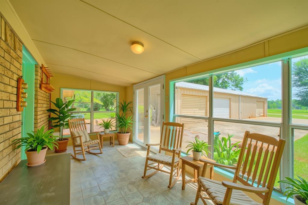 731 Pecan Estates Loop Property Photo 6