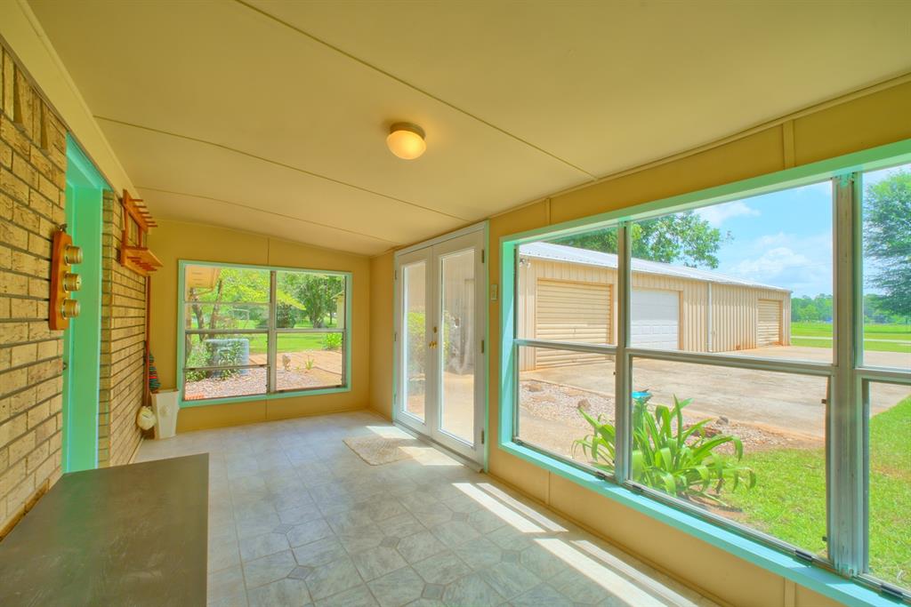 731 Pecan Estates Loop Property Photo 7